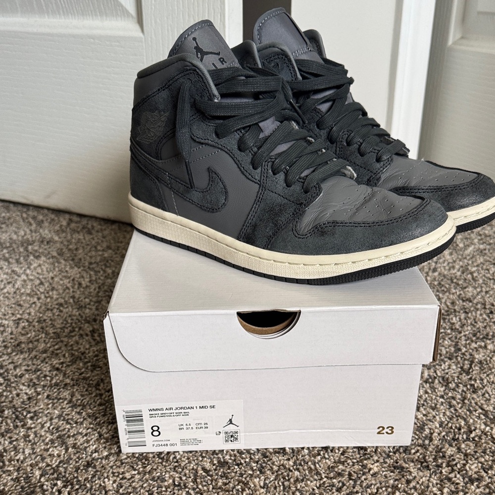 Jordan 1 Mid SE Black and Dark Gray Sneakers